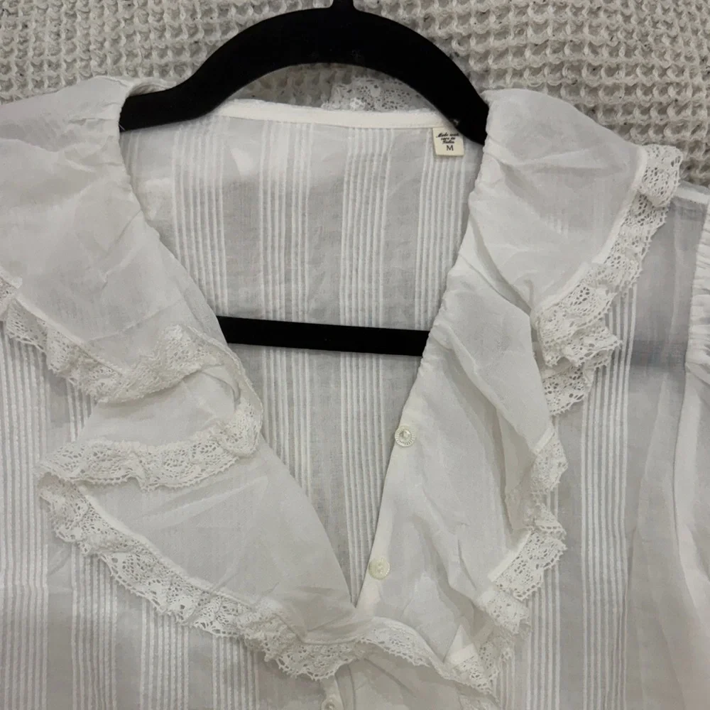 Doen Henri White Ruffled Front Button Women's Blouse - Picture 3 of 5